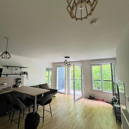 2 Pieces Standing Entre Disneyland Et Paris Neuilly-Plaisance Exterior foto
