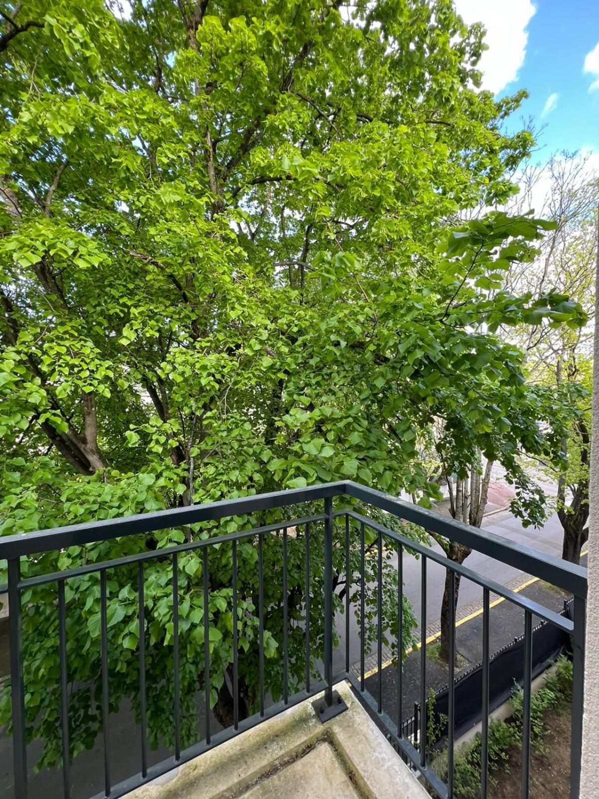 2 Pieces Standing Entre Disneyland Et Paris Neuilly-Plaisance Exterior foto