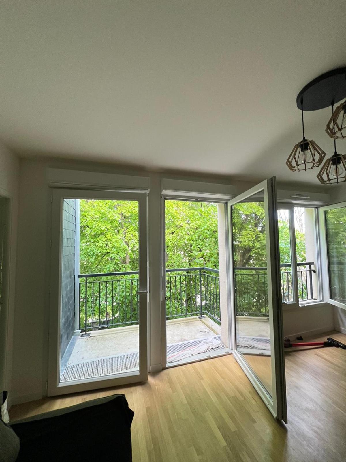 2 Pieces Standing Entre Disneyland Et Paris Neuilly-Plaisance Exterior foto