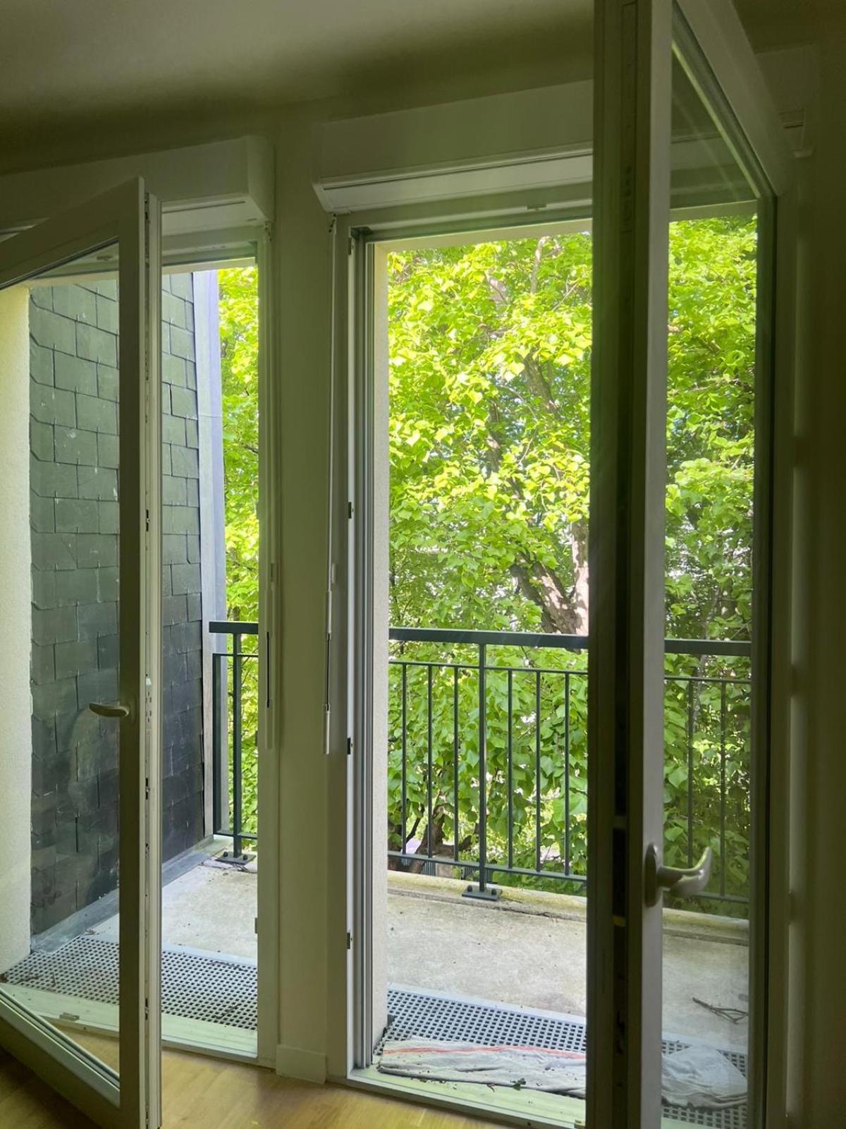 2 Pieces Standing Entre Disneyland Et Paris Neuilly-Plaisance Exterior foto