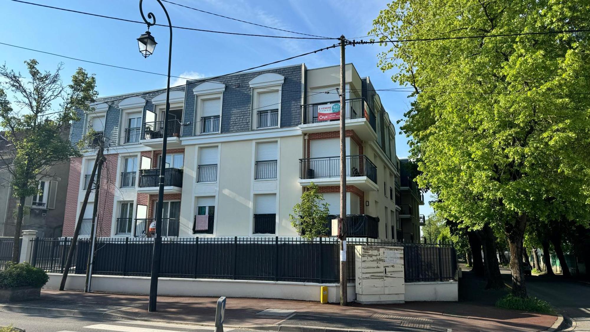2 Pieces Standing Entre Disneyland Et Paris Neuilly-Plaisance Exterior foto